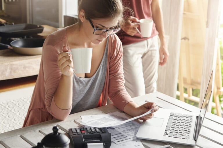 Como pagar suas dívidas com estratégia e inteligência